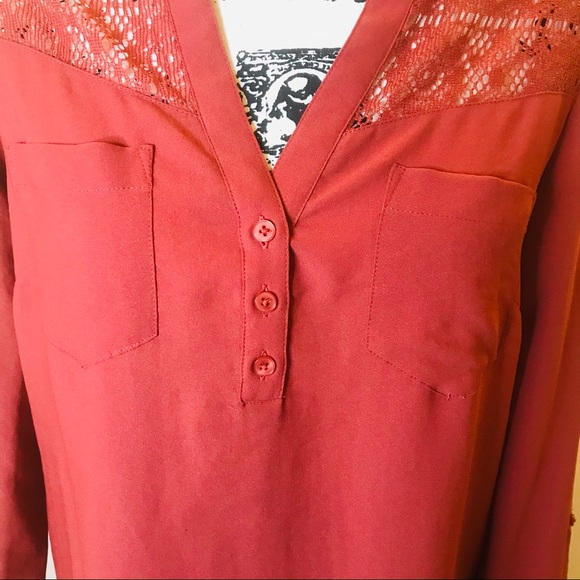 Express Cold-Shoulder rust Button Down - Picture 3 of 10